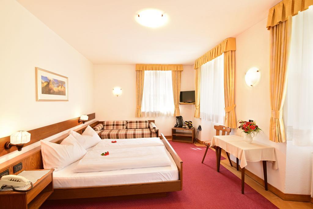 River Hotel Post Chienes Kültér fotó